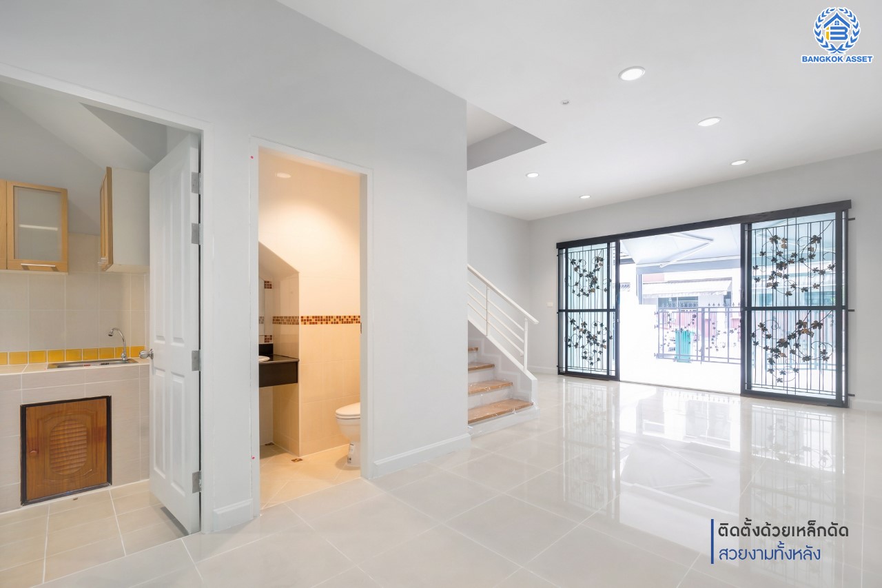 บ้านมือสองตกแต่งใหม่ ม.บ้านกลางเมืองสวิสทาวน์ เกษตร-นวมินทร์ แบรนด์ AP เนื้อที่ 20 ตร.ว. ฟังก์ชัน 3 ห้องนอน 3 ห้องน้ำ 2 ที่จอดรถ ชีวิตแสนสงบ สภาพแวดล้อมเยี่ยม เชื่อมต่อ ถ.พหลโยธิน, ถ.เกษตร-นวมินทร์ ใกล้ ม.เกษตร และรถไฟฟ้าสายสีเขียว "สถานีมหาวิทยาลัยเกษตรศาสตร์"...